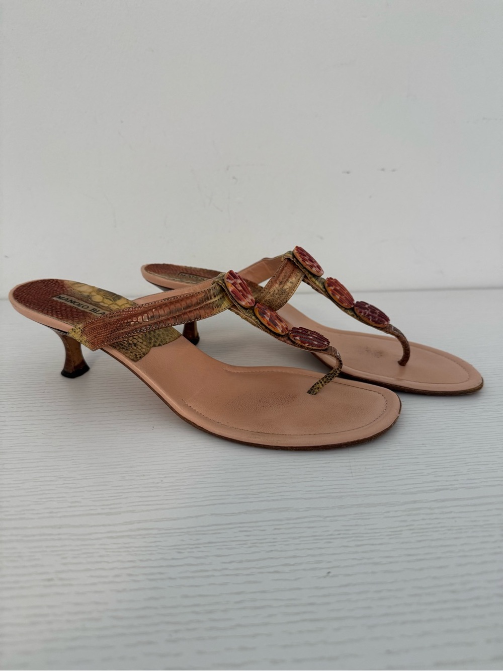 Manolo Blahnik Seashell Python Snakeskin Thong Sandal Open Toe Kitten Heels - Picture 4 of 10